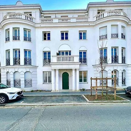 Newwilliam Apartment